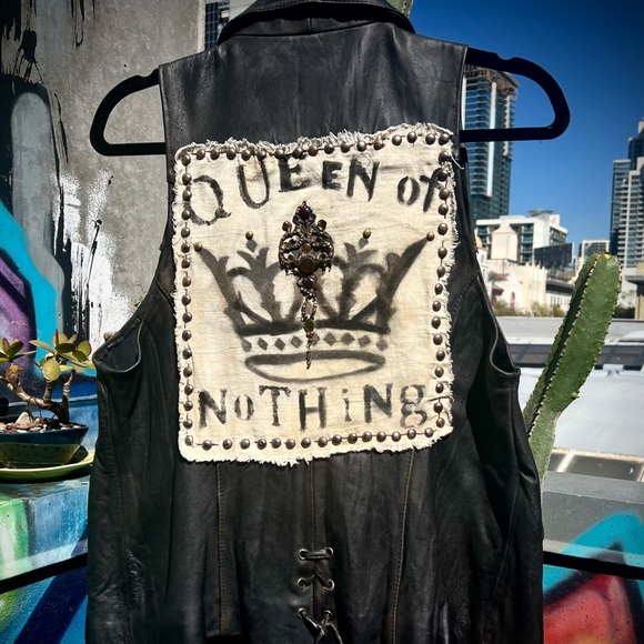 QUEEN of NOTHING Leather Battle Vest Fantasy Paranormal Holly Black - Picture 6 of 16